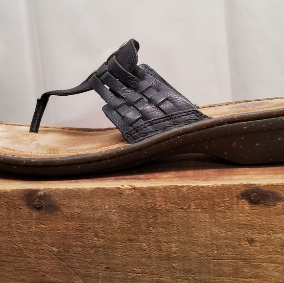 UGG Women's JENAYA Black Woven Leather Thong Sandals Size 9 - Picture 9 of 10